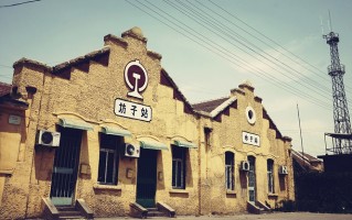 潍坊短视频后期剪辑制作 潍坊坊茨小镇华丽转身，百年老镇焕发新生，影视产业带动旅游热潮